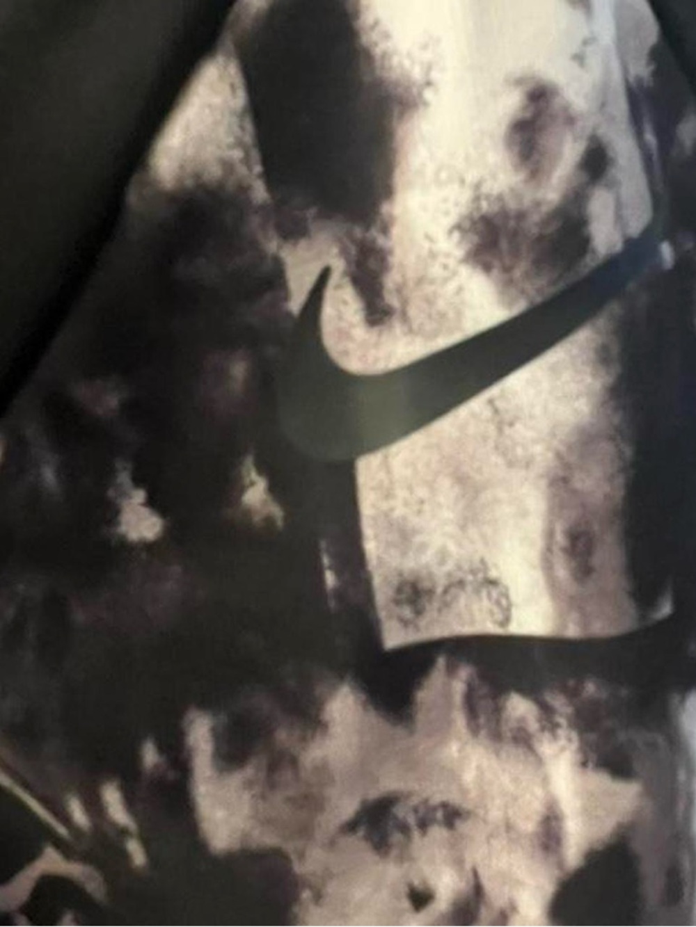 Nike Black and White Athletic Tank Top With Shelf Braa - Picture 4 of 6